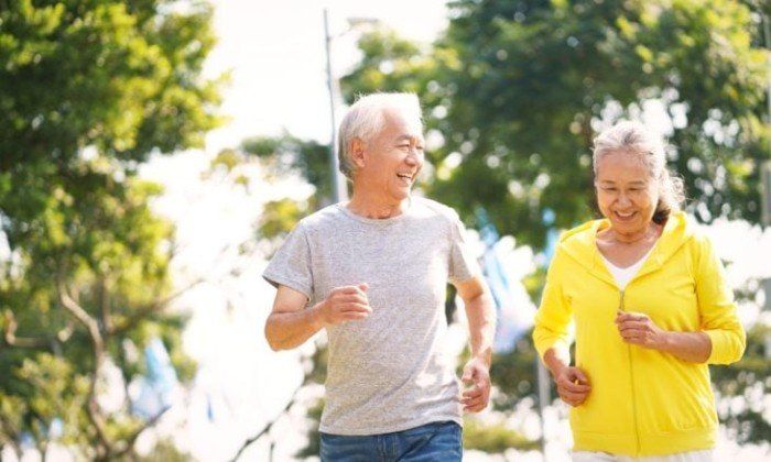 باحثون صينيون يكشفون العلاقة بين النشاط البدني وطول العمر والشيخوخة
