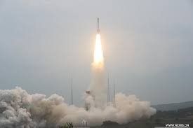 الصين تطلق بنجاح مجموعة أقمار اصطناعية من البحر