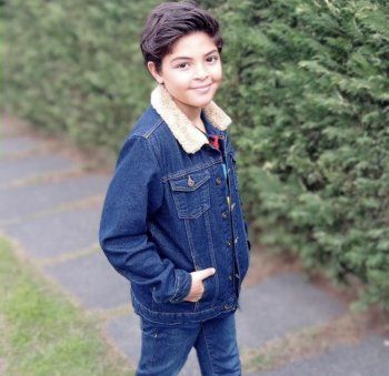 شاهد .. خاص - طفل مسلسل " العميل " فؤاد علي يتحدث عن معاملة أيمن زيدان ووسام فارس وسامر إسماعيل له