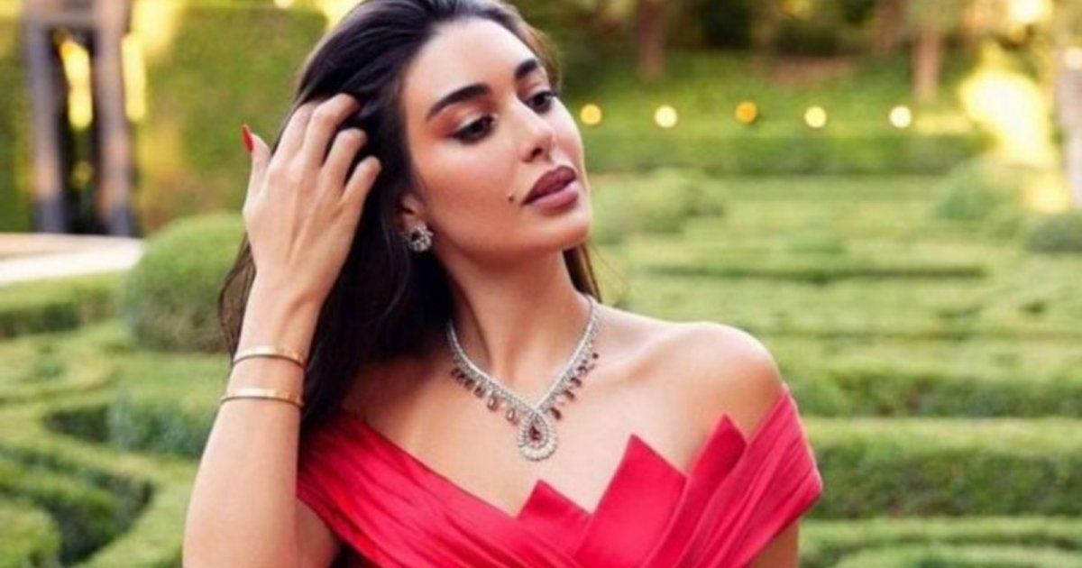 شاهد .. بالصورة-سعر خيالي لحقيبة يد ياسمين صبري من Hermès..وشياكتها تلفت الأنظار