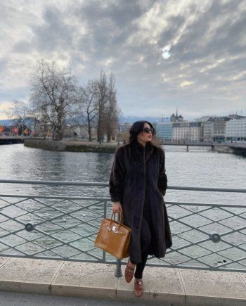 شاهد .. هيفا وهبي بإطلالة أنيقة من الفرو في جنيف.. وسعر حقيبتها خيالي!