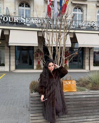 شاهد .. هيفا وهبي بإطلالة أنيقة من الفرو في جنيف.. وسعر حقيبتها خيالي!