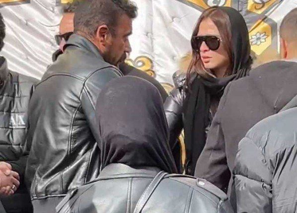 بالفيديو.. لقاء مؤثر بين أحمد العوضي وياسمين عبد العزيز في جنازة والدها بعد الطلاق