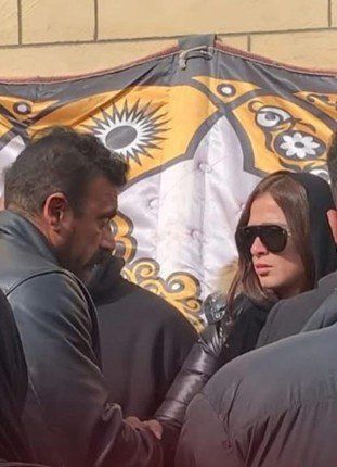 في مشهد مؤثر.. النجم أحمد العوضي يقف بجانب ياسمين عبد العزيز في أصعب لحظات حياتها