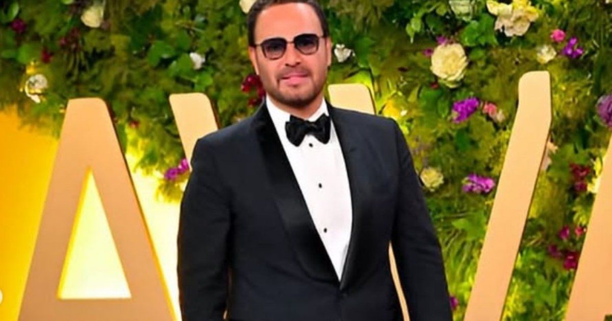 شاهد .. عاصي الحلاني يتألق بإطلالة كلاسيكية وهذا ما جمعه بـ عمرو دياب