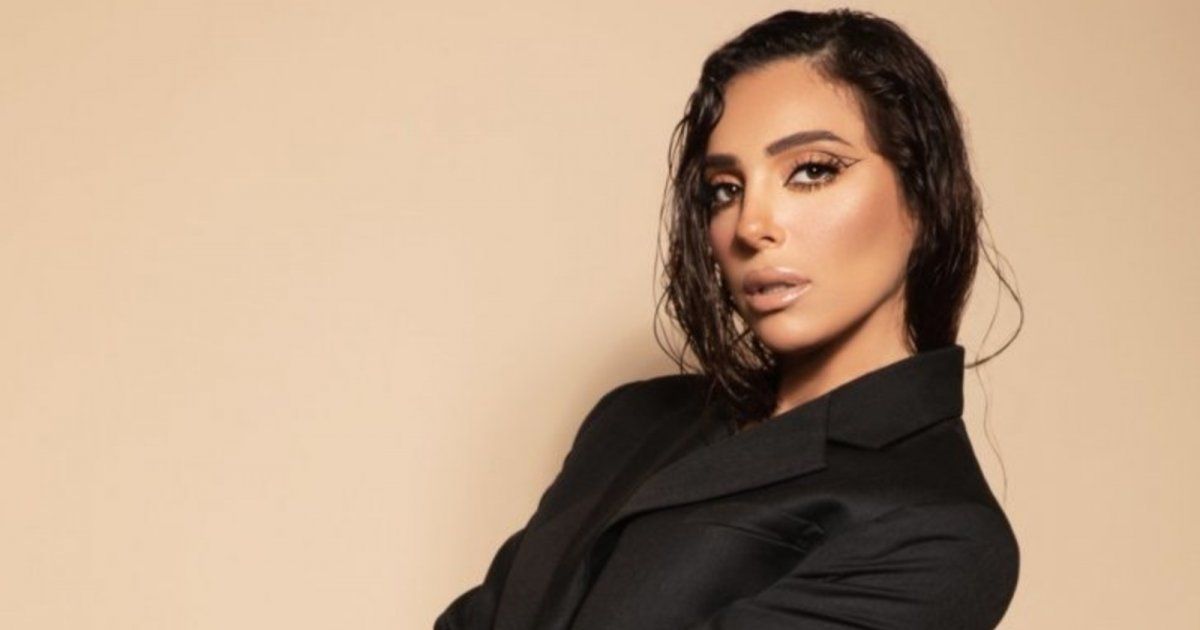 شاهد .. بتفاصيل ناعمة و خيالية.. ساشا دحدوح تتألق بهذا الفستان الابيض- بالصور