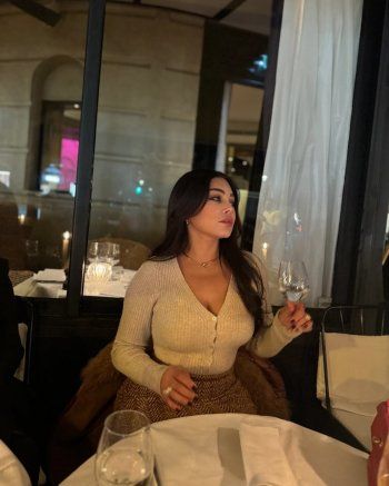 شاهد .. هيفا وهبي تخـ ـطف الأنظار بإطلالاتها الشتوية في باريس