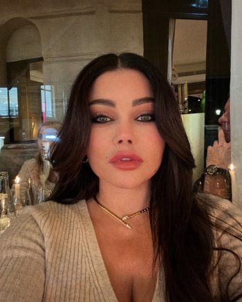 شاهد .. هيفا وهبي تخـ ـطف الأنظار بإطلالاتها الشتوية في باريس