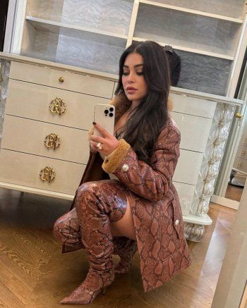 شاهد .. هيفا وهبي تخـ ـطف الأنظار بإطلالاتها الشتوية في باريس