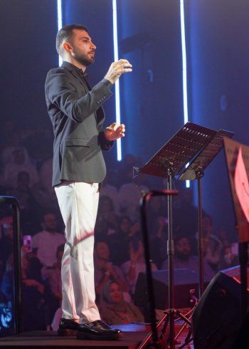 شاهد .. خاص - المايسترو إيلي فرح : فرقة " كورالا " وطني الثاني وهذا ما يميّزها وتجربتي مع جاهدة وهبي لا يمكن أن أنساها