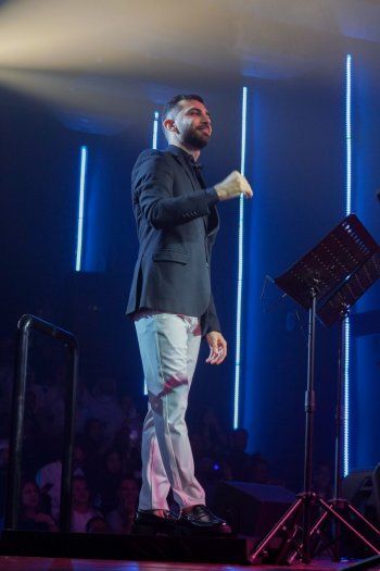 شاهد .. خاص - المايسترو إيلي فرح : فرقة " كورالا " وطني الثاني وهذا ما يميّزها وتجربتي مع جاهدة وهبي لا يمكن أن أنساها