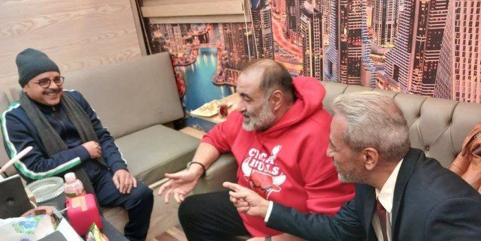 خاص| «الخليج 24» في كواليس «شهادة معاملة أطفال» للنجم محمد هنيدي وصبري فواز