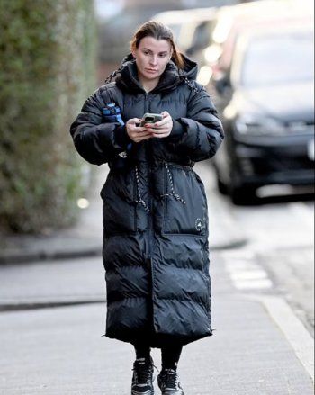 شاهد .. كولين روني بإطلالة رياضية بعد إقالة زوجها مؤخراً