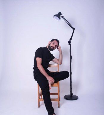 شاهد .. خاص - كارلوس أنطونيوس يكشف كواليس تصوير " العميل " .. وهذا ما قاله عن " سكرة الحب "