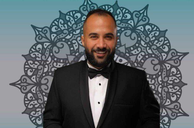 الفنان علي الألفي يثير الجدل بدفاعه عن روبي وانتقاده لأغاني نجاة الصغيرة.. ما القصة