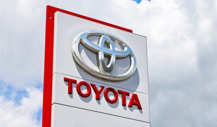 تويوتا تحتفظ بصدارة مبيعات السيارات عالميًا رغم تراجعها في 2024