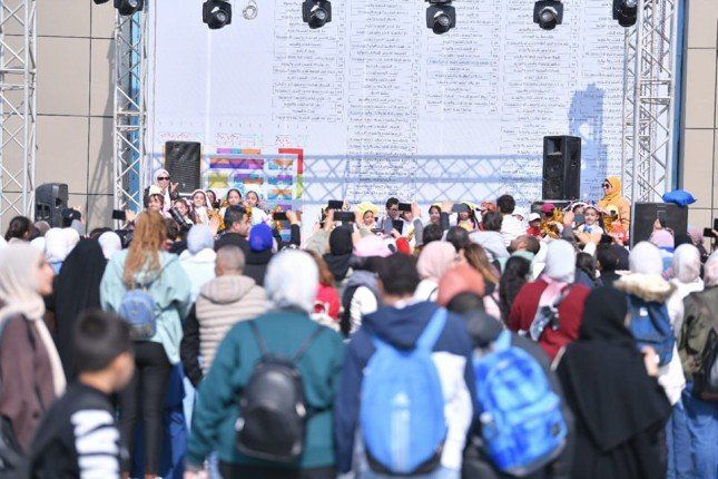 بالصور.. إقبال جماهيري كثيف في اليوم العاشر لمعرض القاهرة الدولي للكتاب