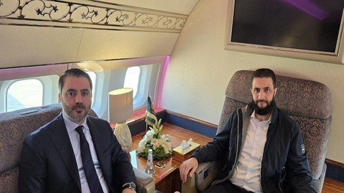 "إكس" تغلق حساب للرئاسة السورية بعد نشر صورة الشرع متوجهاً إلى الرياض.. ما السبب؟