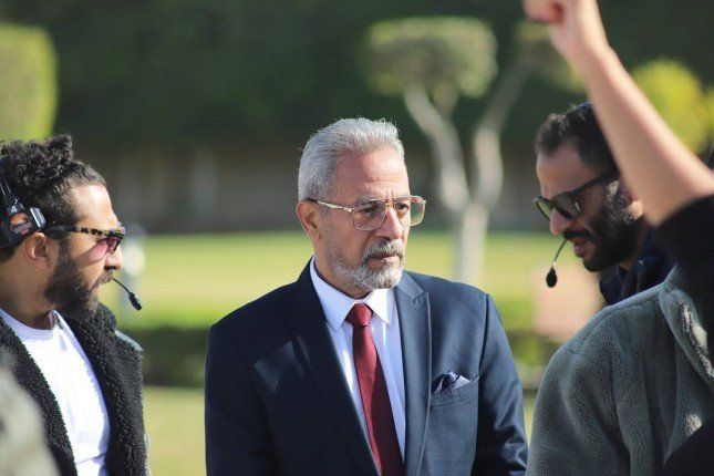 كاميرا «الخليج 24» في كواليس «شهادة معاملة أطفال» للنجم محمد هنيدي.. صور