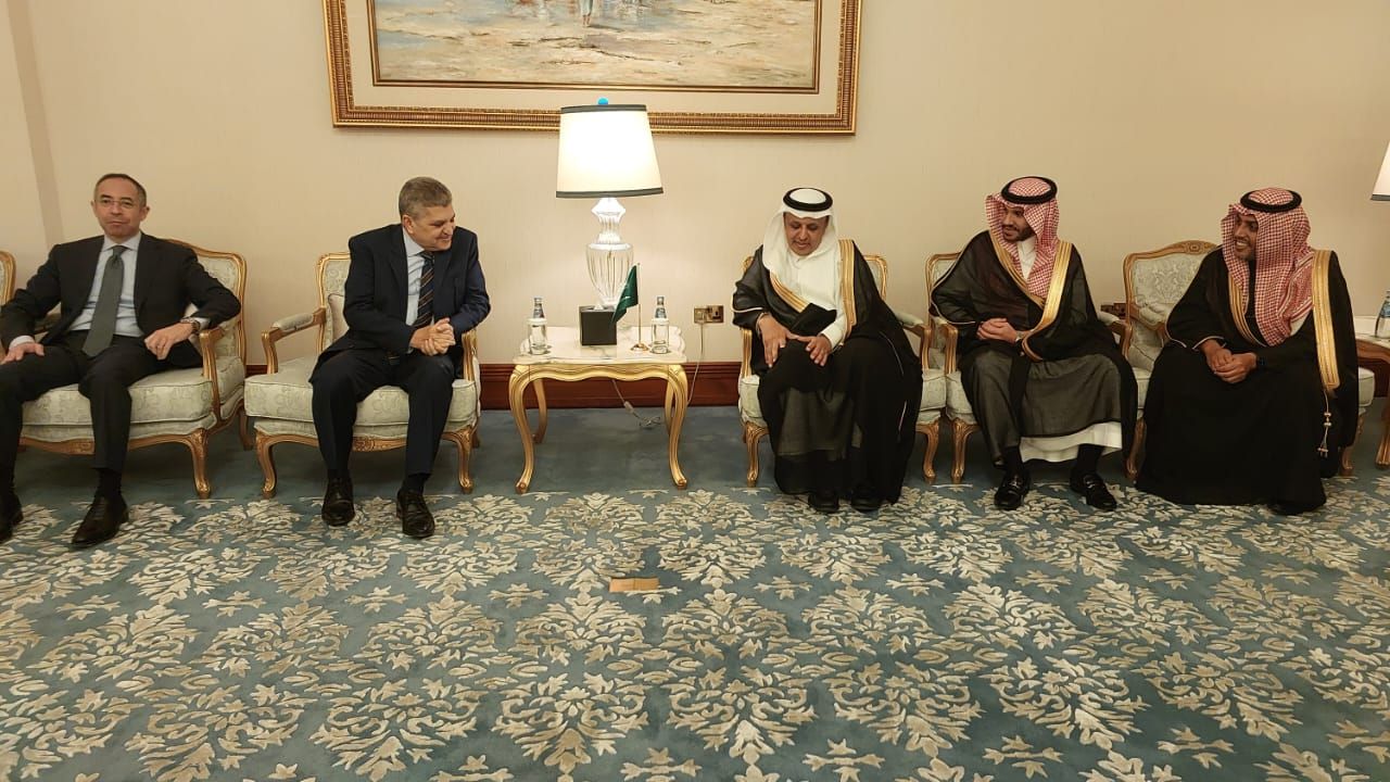 رئيس هيئة قناة السويس يبحث مع أمين عام المنظمة البحرية الدولية التعاون المشترك