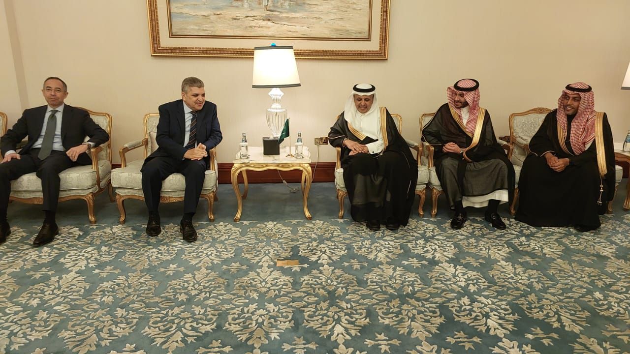 رئيس هيئة قناة السويس يبحث مع أمين عام المنظمة البحرية الدولية التعاون المشترك