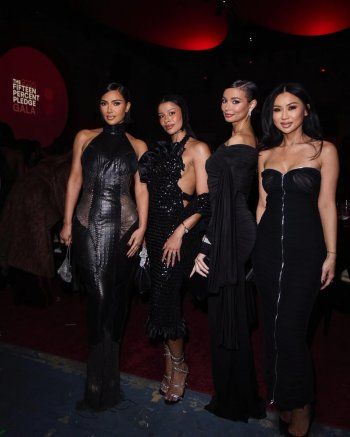 شاهد .. بفستان رائع من الجلد.. كيم كارداشيان تتالق بإطلالة مكشوفة الظهر من توقيع Balmain