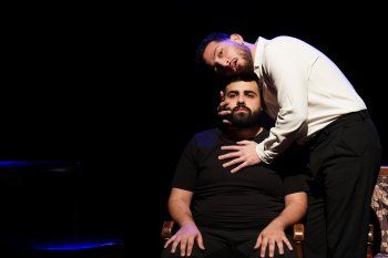 شاهد .. خاص - مسرحية " حكايات سميرة " جسّدت تحديات المجتمع بتوقيع المخرج شادي الهبر