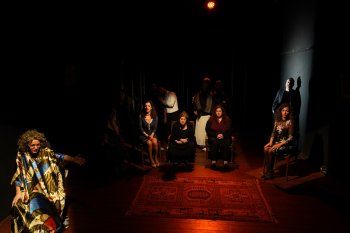 شاهد .. خاص - مسرحية " حكايات سميرة " جسّدت تحديات المجتمع بتوقيع المخرج شادي الهبر