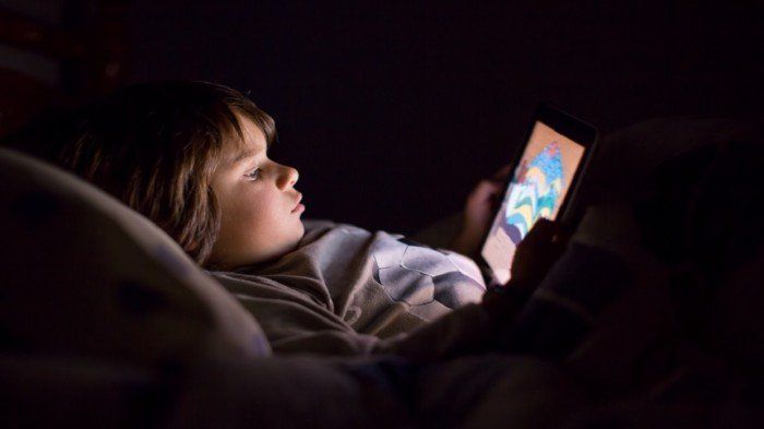 دراسة حديثة تكشف حجم تأثير الشاشات على ذكاء الأطفال وتطور المهارات اللغوية لديهم