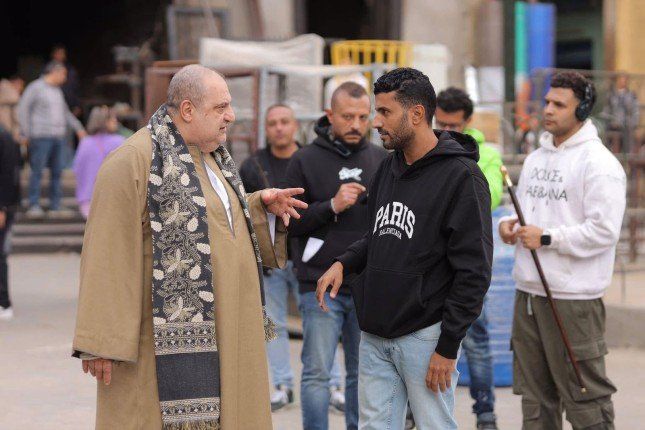 بالصور.. عدسة كاميرا الخليج 24 في كواليس تصوير مسلسل «سيد الناس»