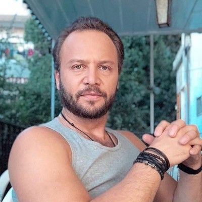 شاهد .. مكسيم خليل برسالة مطولة لأبناء بلده.. وهذا ما إقترحه