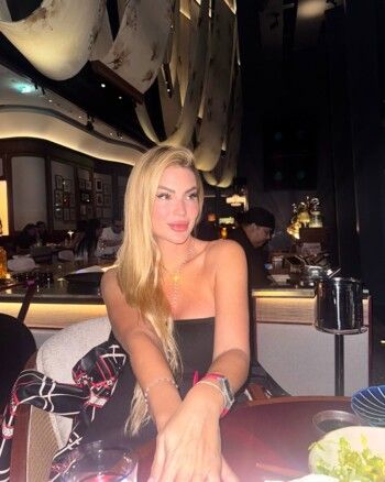 شاهد .. بالصور- ساندرا رزق تتالق بلوك رائع..إليكم سعر حقيبة يدها الخيالي من Hermès