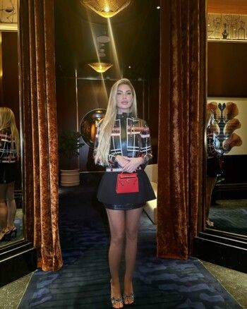 شاهد .. بالصور- ساندرا رزق تتالق بلوك رائع..إليكم سعر حقيبة يدها الخيالي من Hermès