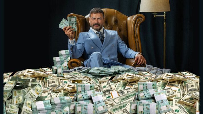 شاهد .. وسام حنا يدخل عالم الغناء .. ويستعد لموسم جديد من " أكرم من مين "