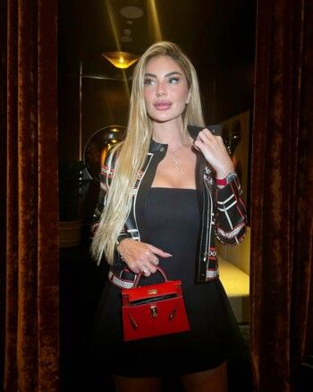 شاهد .. بالصور- ساندرا رزق تتالق بلوك رائع..إليكم سعر حقيبة يدها الخيالي من Hermès