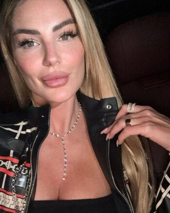 شاهد .. بالصور- ساندرا رزق تتالق بلوك رائع..إليكم سعر حقيبة يدها الخيالي من Hermès