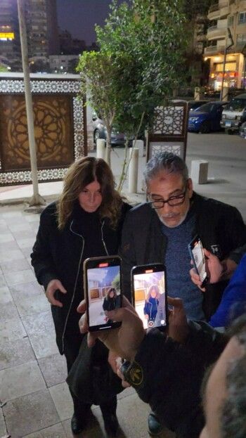 شاهد .. ميرفت أمين وبوسي شلبي من أوائل الحاضرين في عزاء شقيق شهيرة