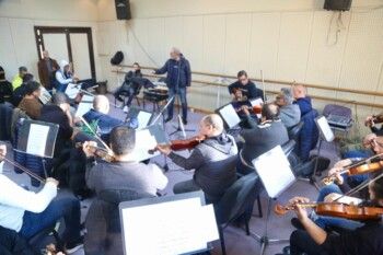 شاهد .. وحيد ممدوح يحتفل بعيد الحب في دار الأوبرا المصرية - بالصور