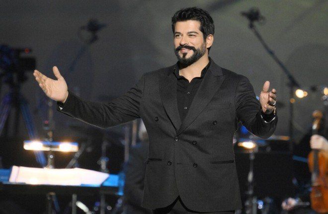 من قصر الكرملين.. النجم التركى بوراك أوزجيفيت يقدم عرضا فنيا