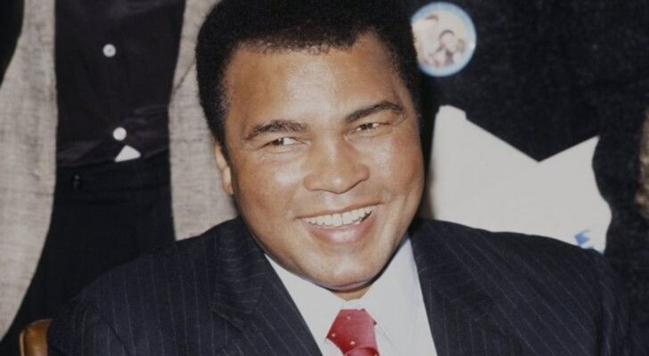 شاهد .. موقف طريف حصل مع محمد علي في أحد حانات أيرلندا.. إليكم التفاصيل