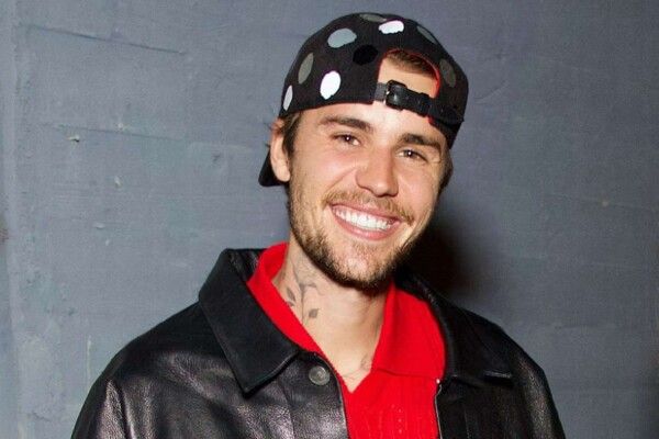 شاهد .. جاستن بيبر كالمتسولين في شوارع نيويورك.. وتصرفاته تثير الجدل