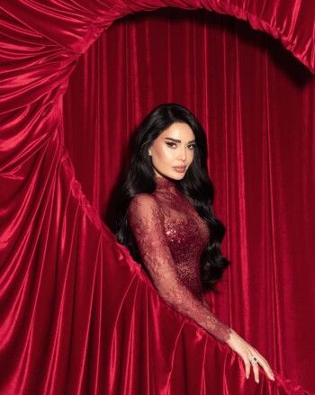 شاهد .. تشابه كبير بين جلسة تصوير سيرين عبد النور ونادين نسيب نجيم بمناسبة عيد الحب - بالصور