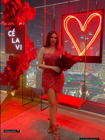 شاهد .. درة التونسية تحتفل برومانسية بعيد الحب مع زوجها