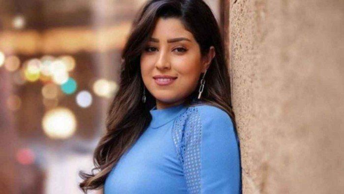 اتفرج ا أيتن عامر تحتفل بعيد الحب.. لحظات رومانسية بين الورود