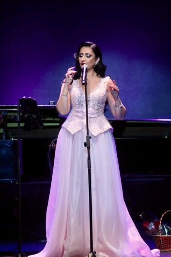 شاهد .. أميرة سليم تشعل أجواء دار الأوبرا المصرية بحفل غنائي ساحر في عيد الحب