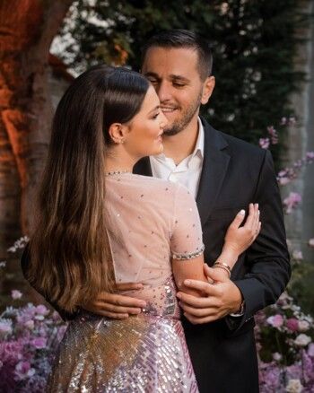 شاهد .. بأجواء رومنسية.. دانا الحلاني تستذكر اجمل اللحظات مع خطيبها آلان سعد