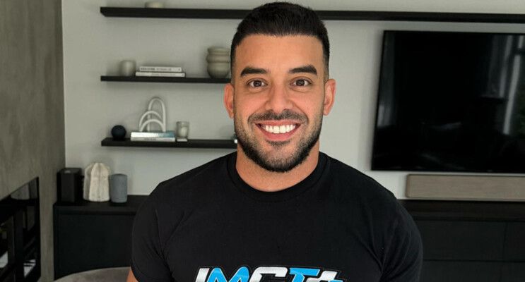 شاهد .. بمناسبة عيده ميلاده ... الملياردير أدريان بورتيلي يشتري لنفسه هذه الهدايا الباهظة