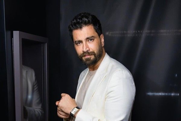 شاهد .. بطريقة فريدة.. معتصم النهار يحتفل بعيد الحب بعيدا عن زوجته