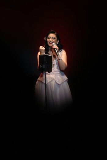 شاهد .. أميرة سليم تشعل أجواء دار الأوبرا المصرية بحفل غنائي ساحر في عيد الحب