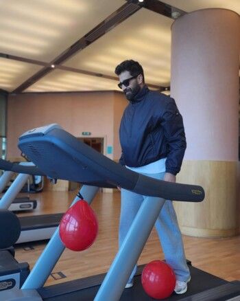 شاهد .. بطريقة فريدة.. معتصم النهار يحتفل بعيد الحب بعيدا عن زوجته